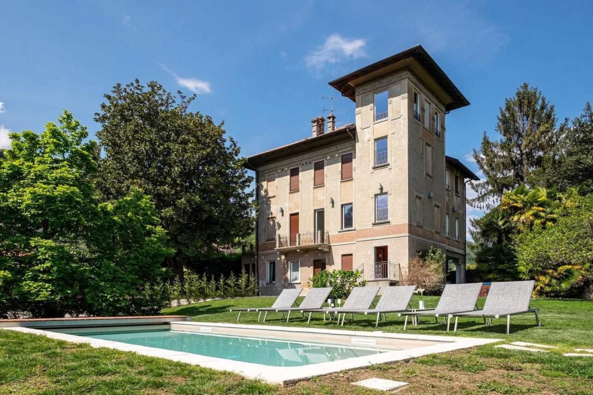 Villa Jejia- Pool And Garden Lesa Eksteriør billede